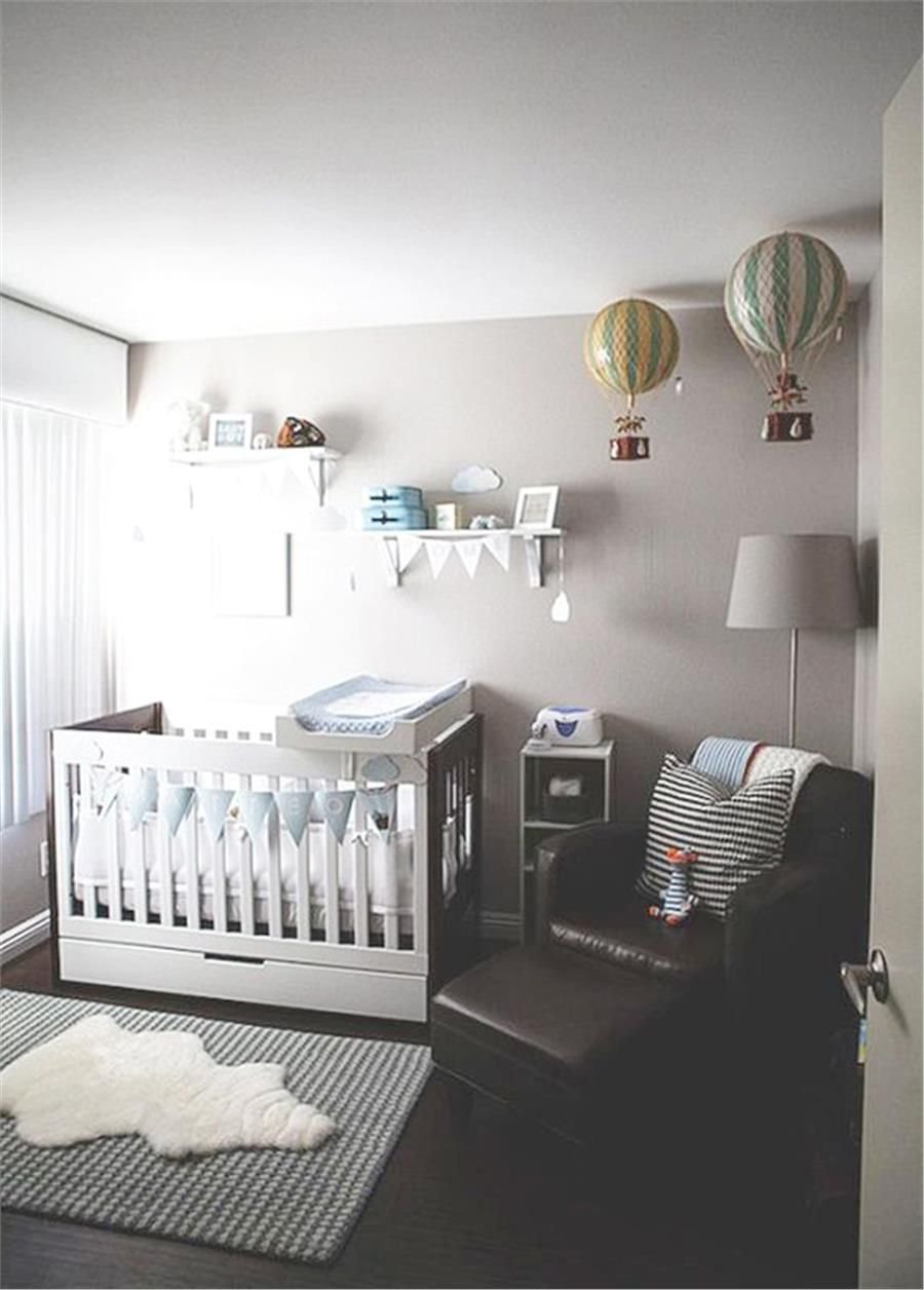 Комната с кроваткой для новорожденных