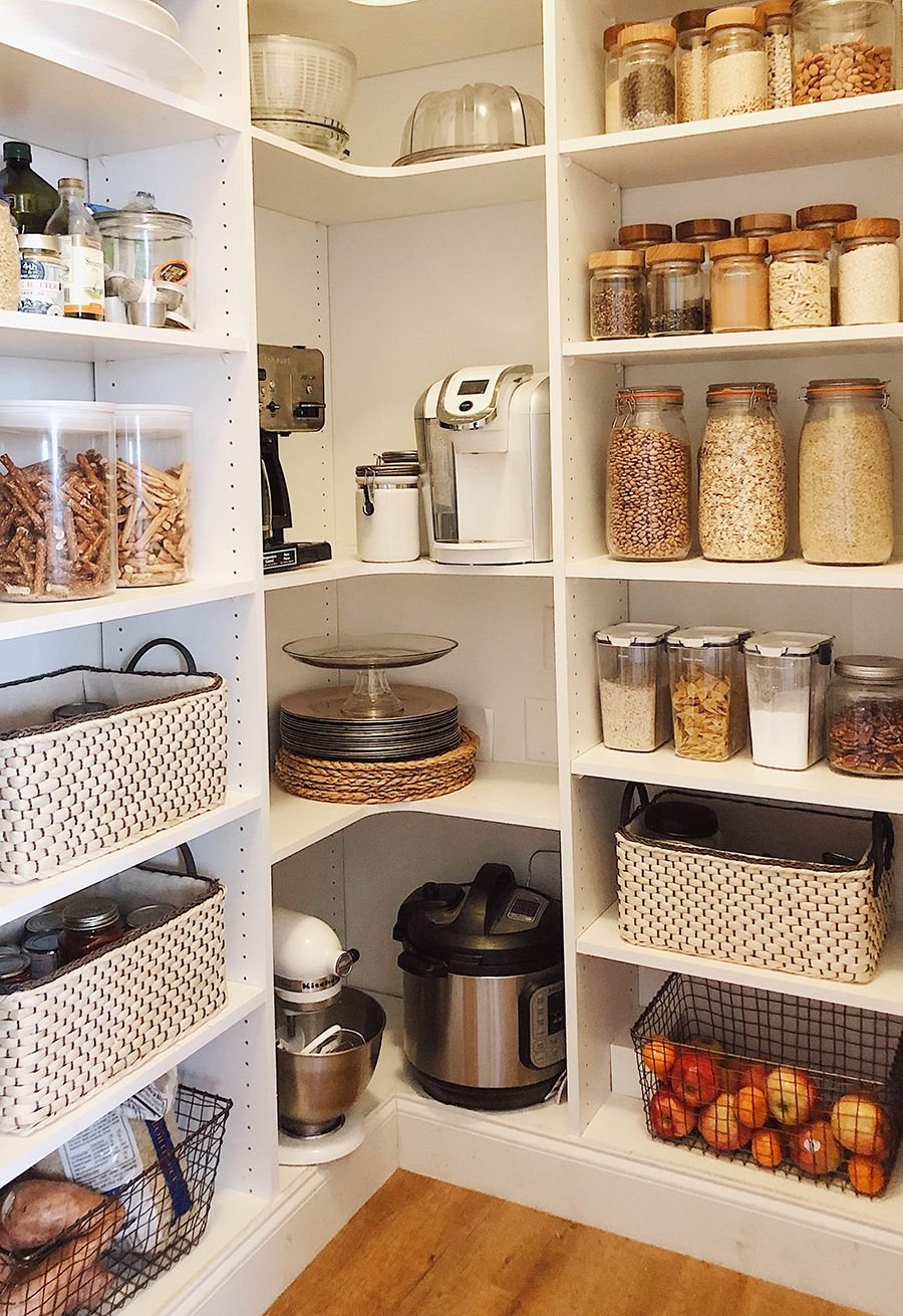 Кухонный шкаф для хранения продуктов