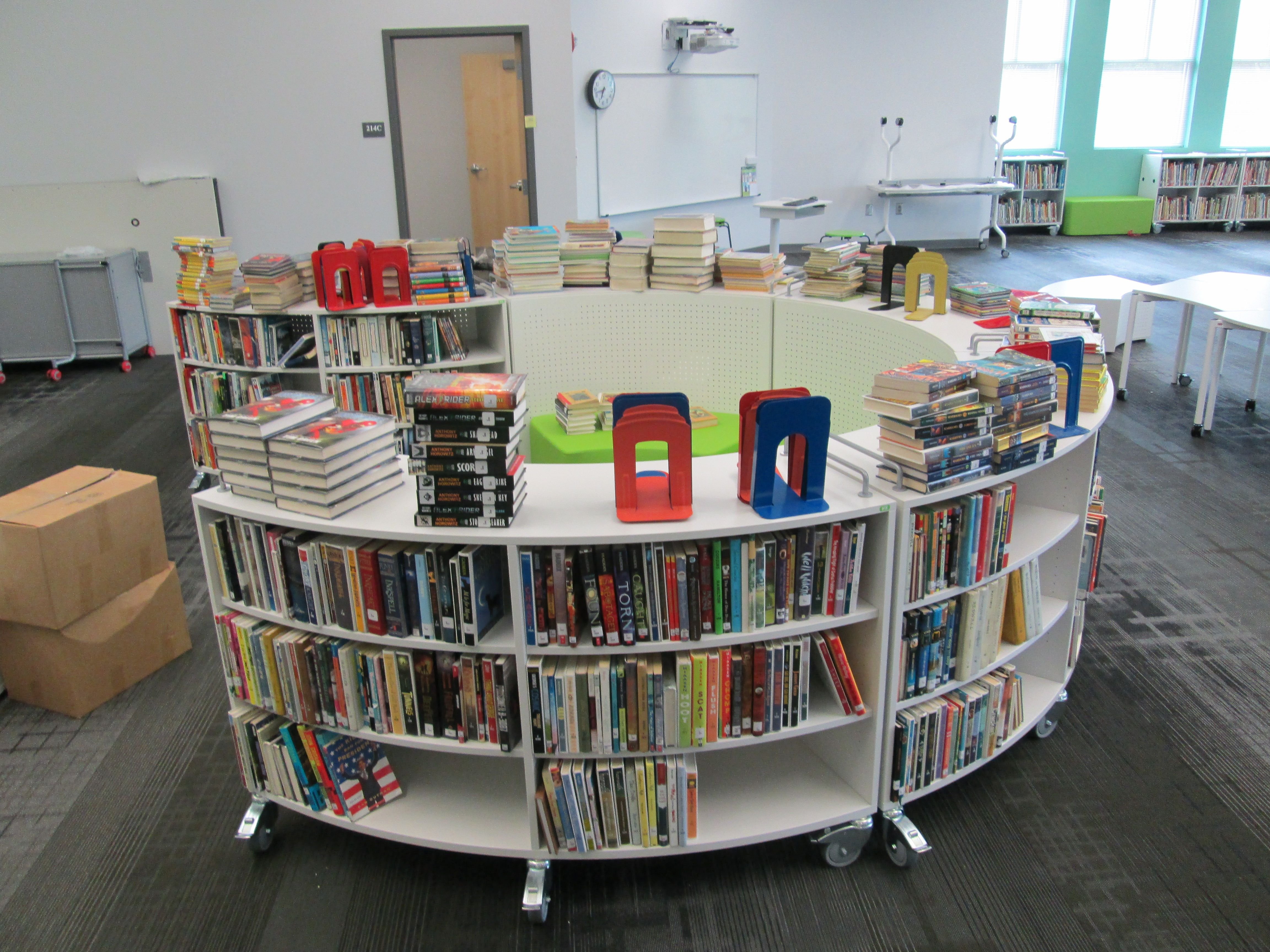 Parts library. Мебель для школьной библиотеки. Украшение библиотеки. Декор для библиотеки. Интерьер школьной библиотеки.