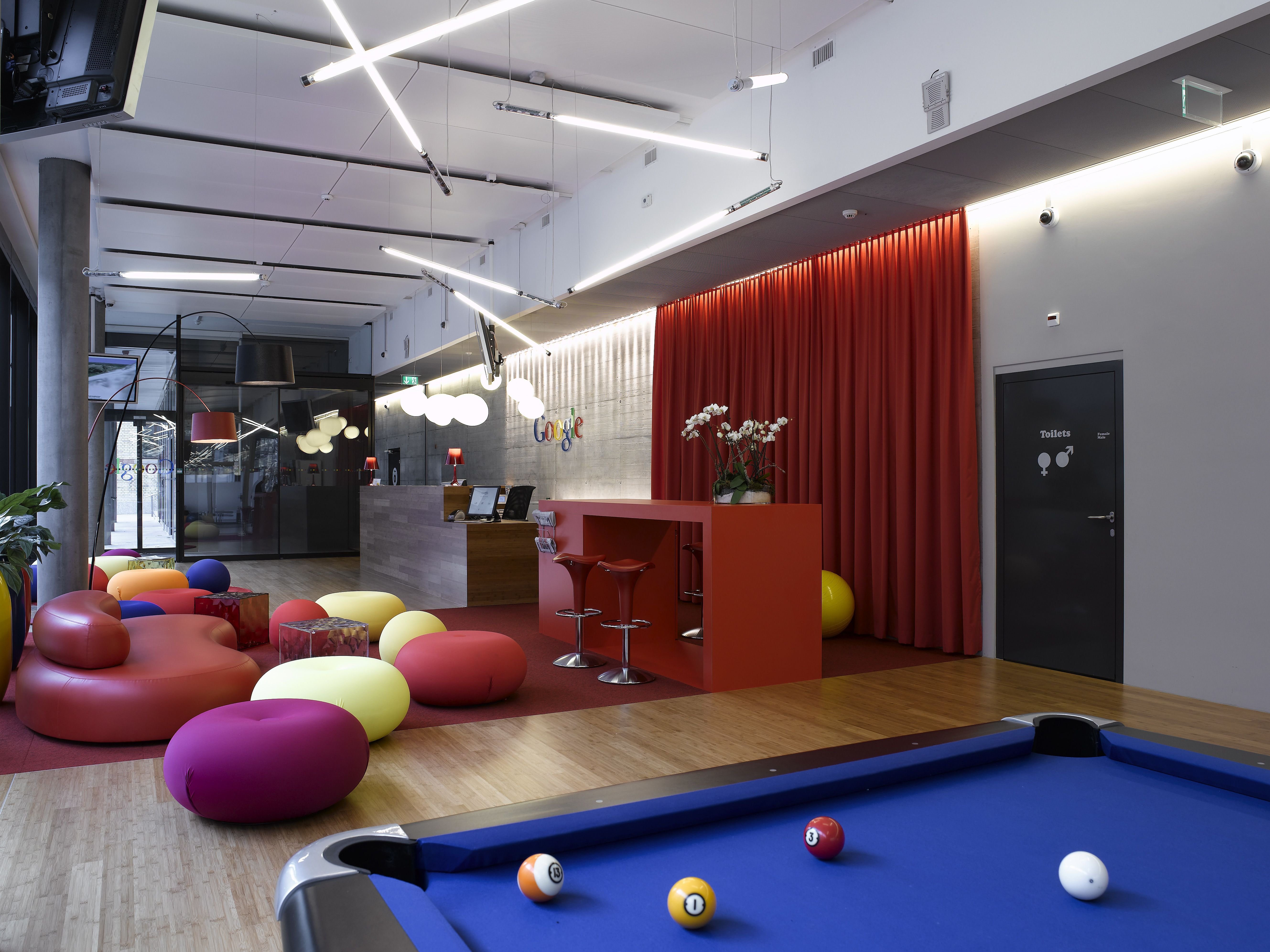 Предприятия развлечений. Офис гугл в Цюрихе. Комната развлечений. Необычные интерьеры офисов. Игровая комната в офисе.