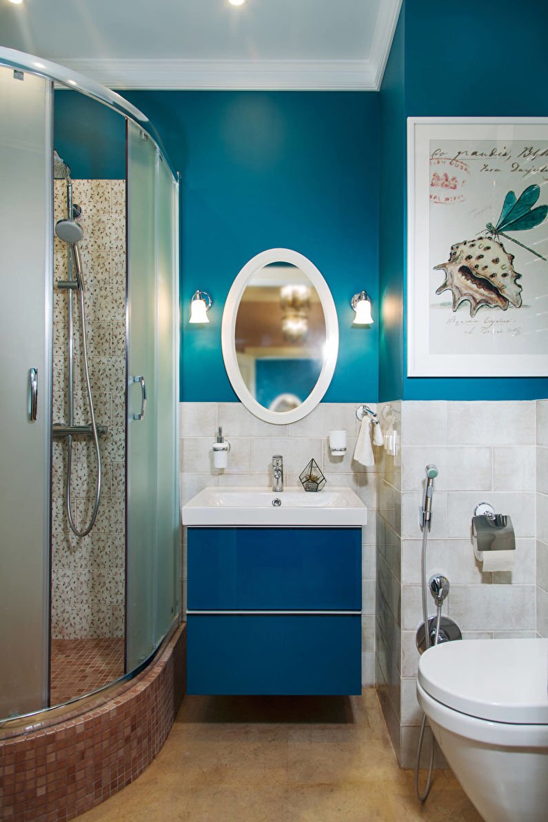 Синяя ванная комната с душевой кабиной