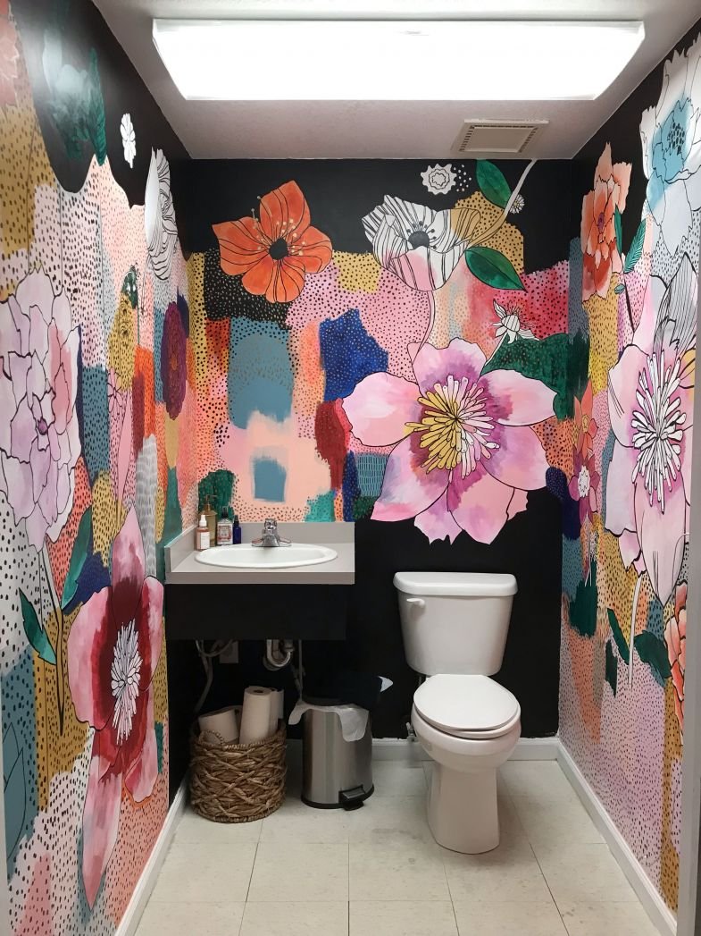 Ванные комнаты с разрисованными стенами