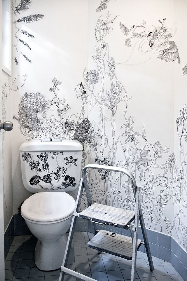 Рыбки — простой мотив для росписи стен в ванной комнате