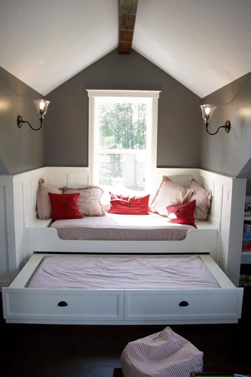 маленькая комната большая кровать