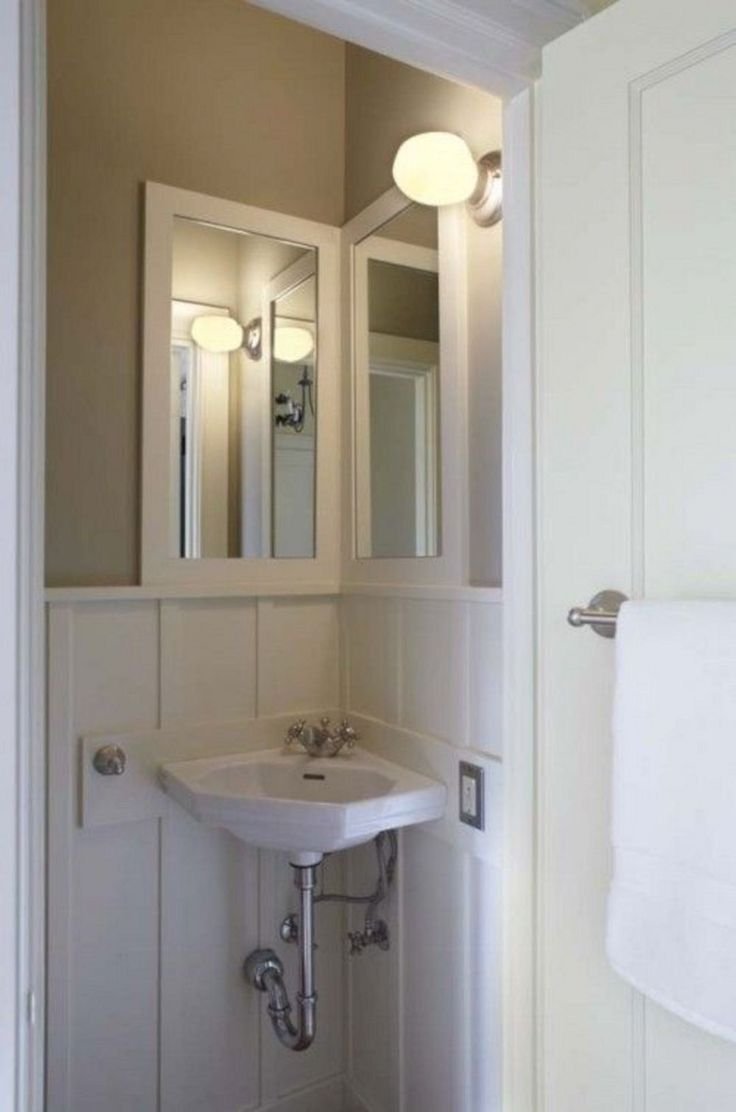 Зеркало в туалет над маленькой раковиной