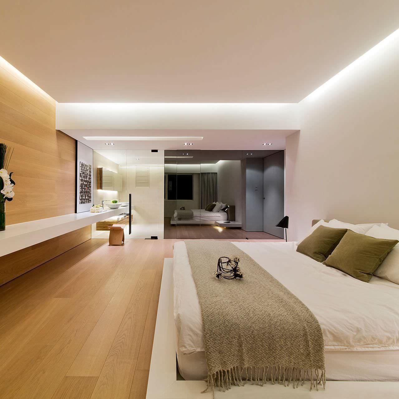 Новый свет комнаты. Потолок в спальне. Современный потолок в спальне. Освещение спальни в современном стиле. Дизайнерские потолки.