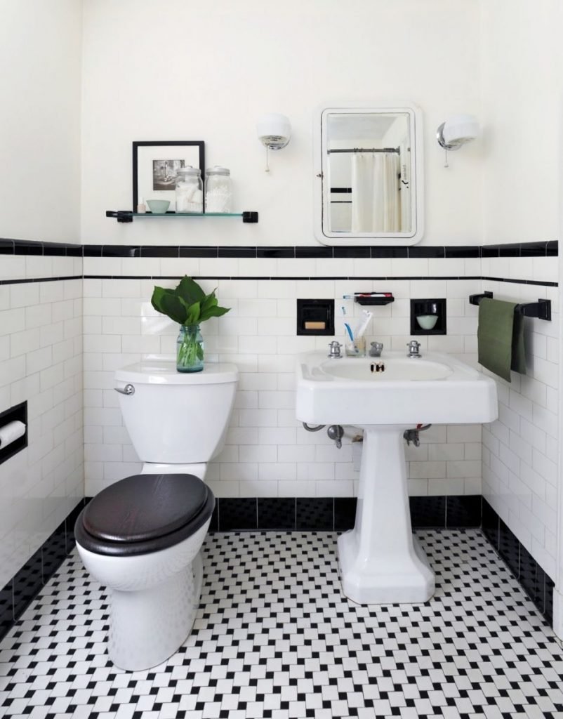 Черно белая мраморная ванная комната