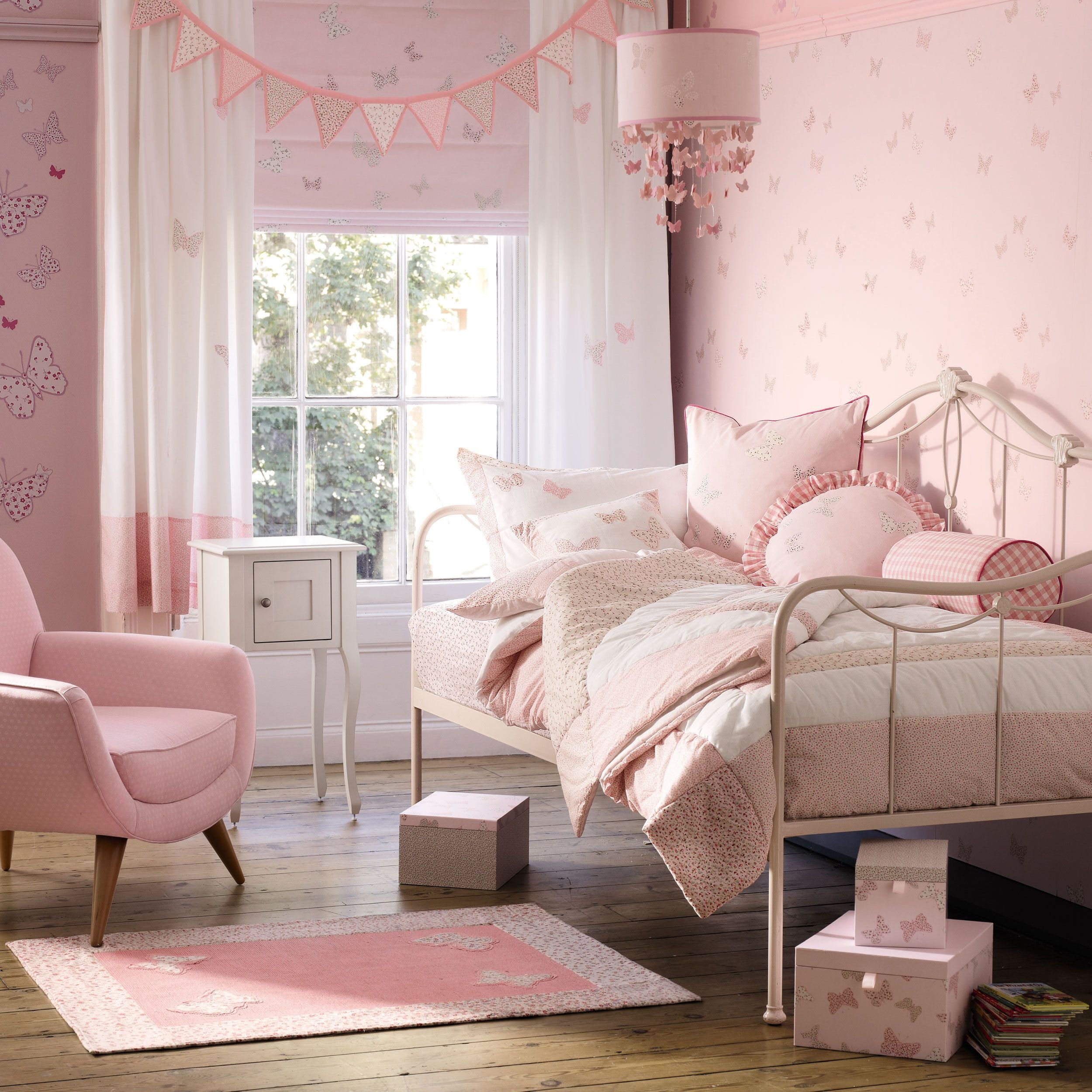Серо розовая комната. Комната для девочки розового цвета. Розовая спальня для девочки.
