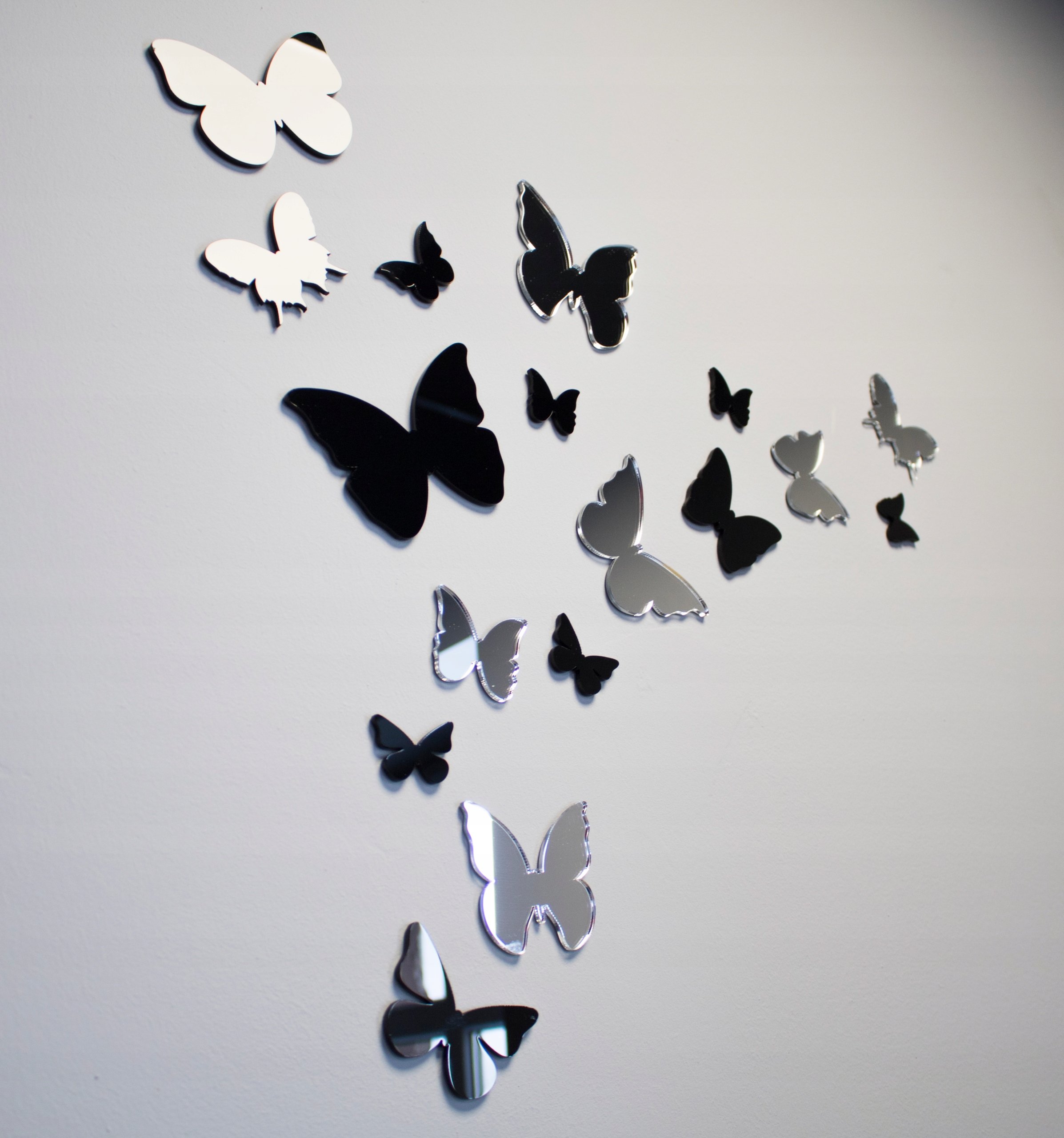 Бабочки клеит. Бабочки на стену. Бабочки декоративные на стену. Декор из бабочек на стену. Бабочки украшение на стену.