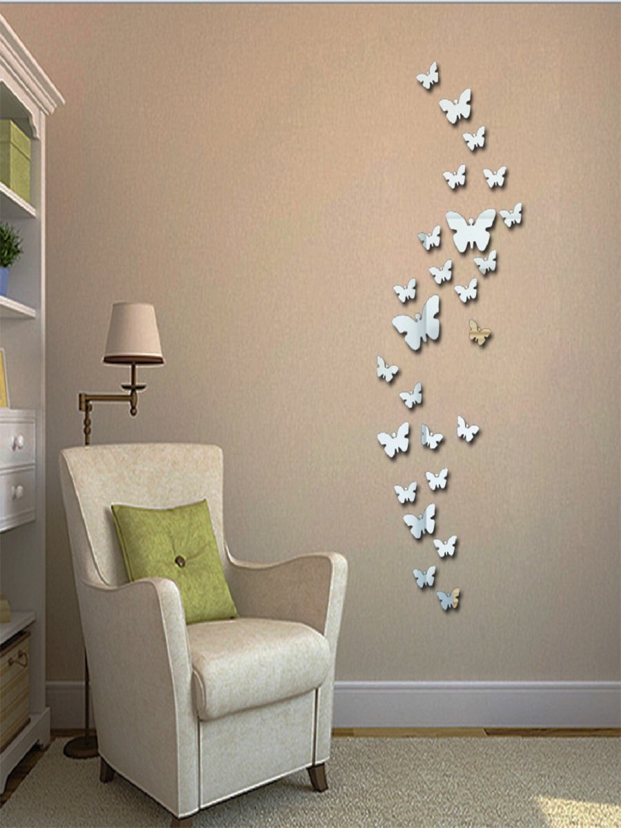 Стая бабочек на стене