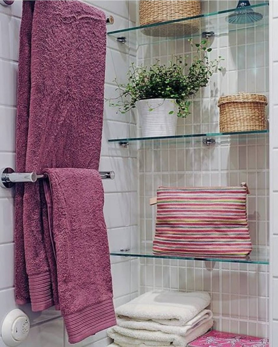 Серые полотенца в ванной