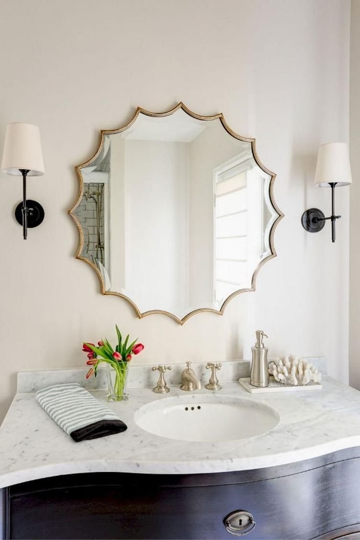 Красивое зеркало в ванную комнату