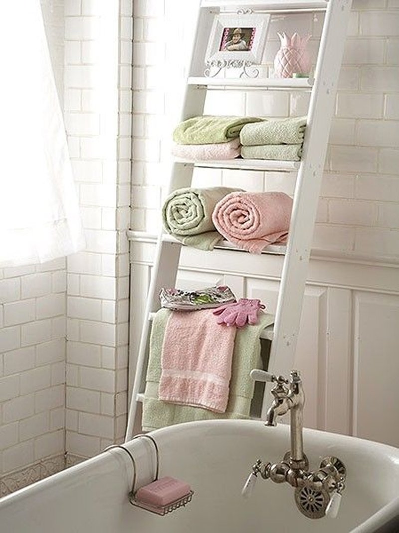 Лестница в ванную для полотенец