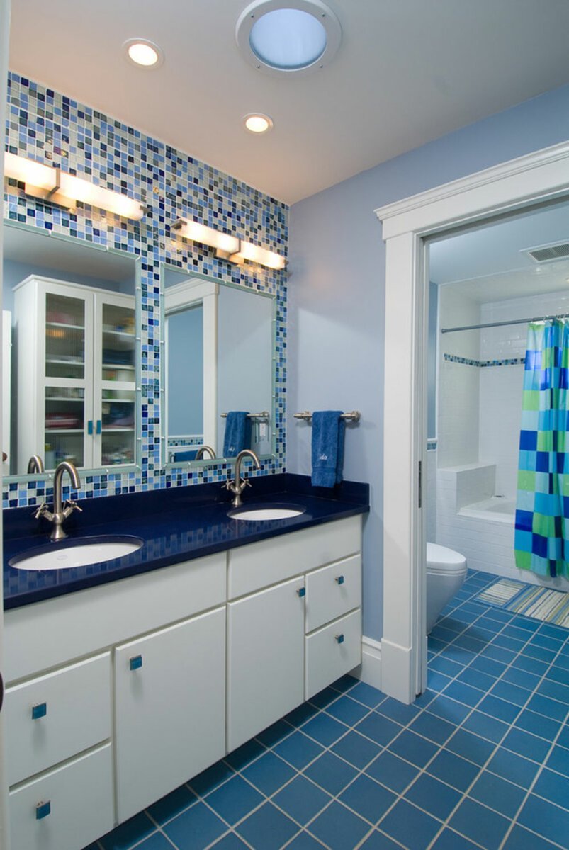 Ванная комната в синих тонах
