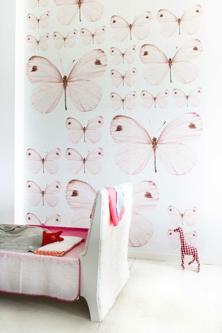 Интерьер детской комнаты с бабочками