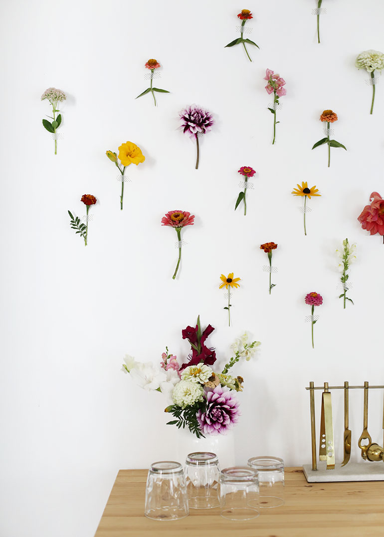 Декоративное украшение стен цветы