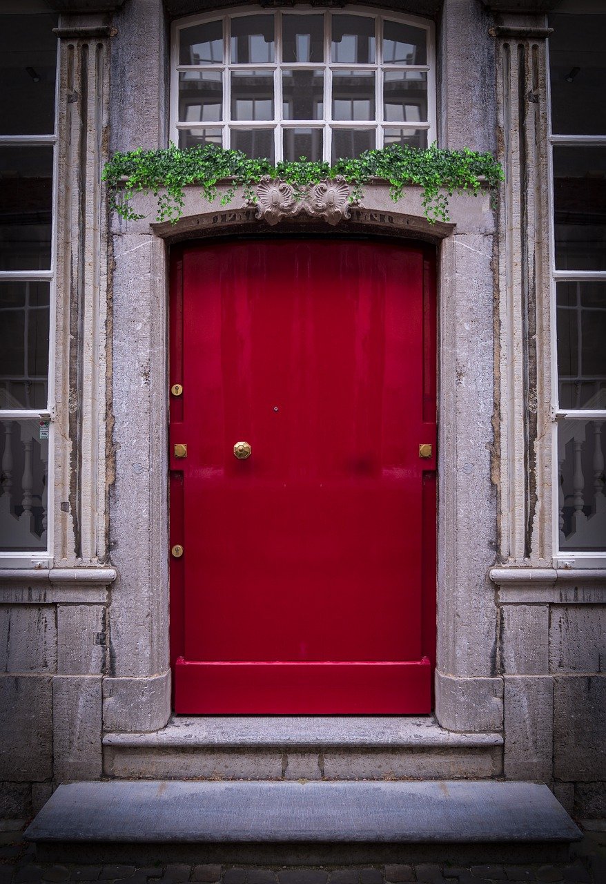 Красная дверь