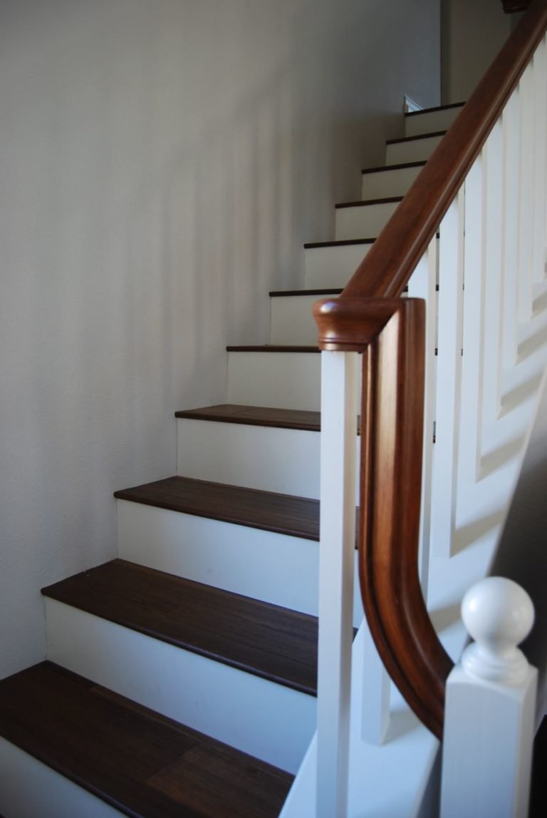 Обшивка лестницы в доме (64 фото)