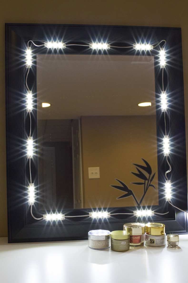 Гримерное зеркало со светодиодной лентой