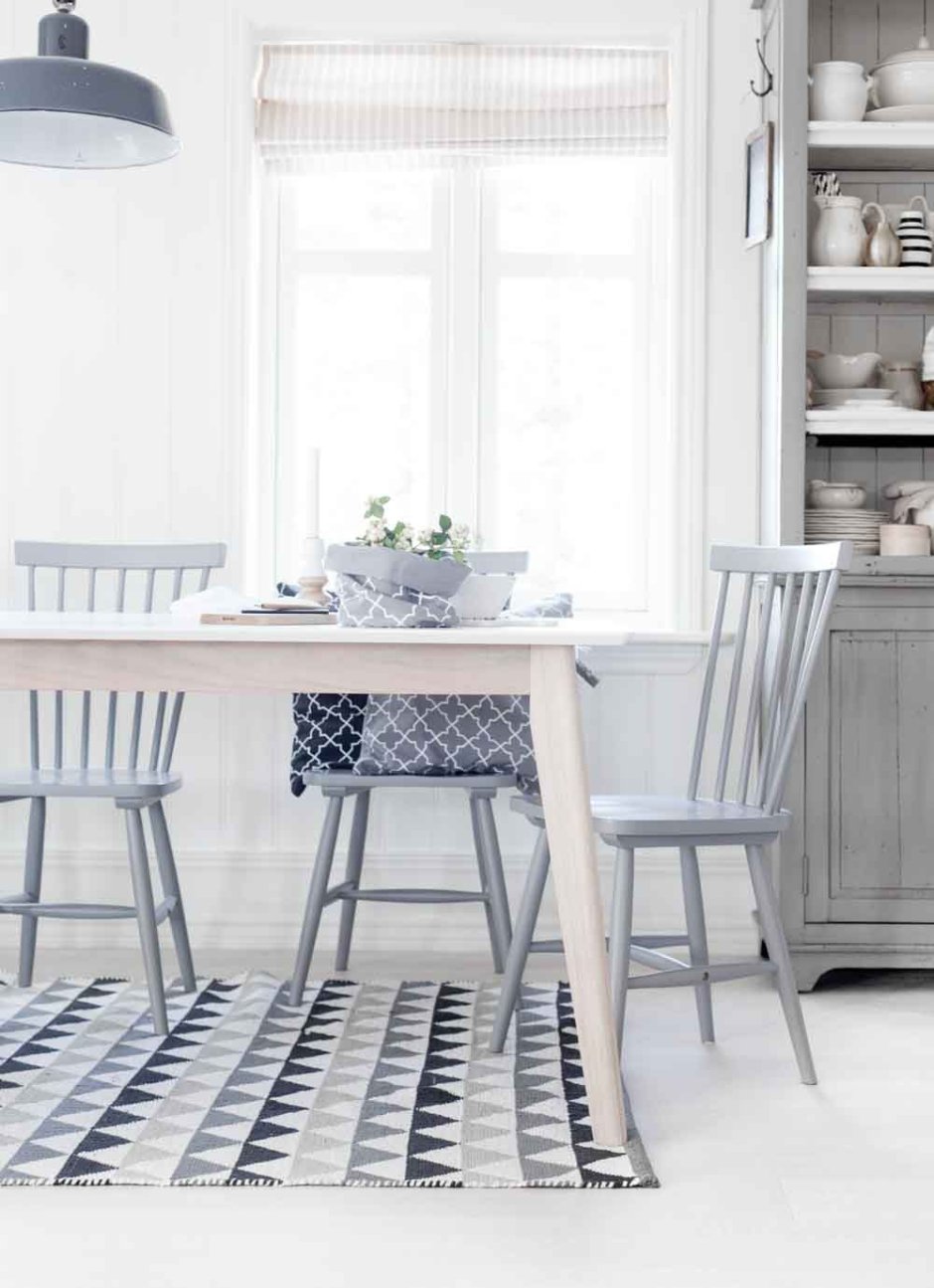 Скандинавские стулья для кухни