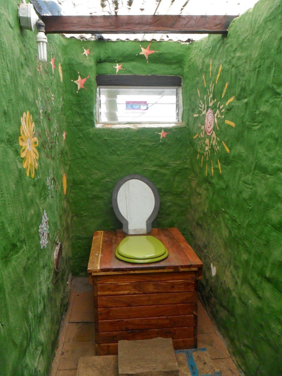 Необычный дачный туалет