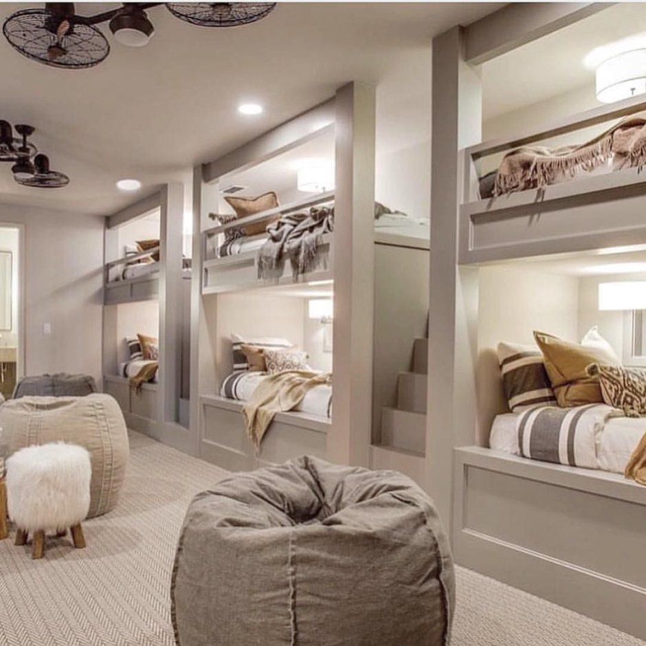 Спальня для мальчика подростка в серых тонах