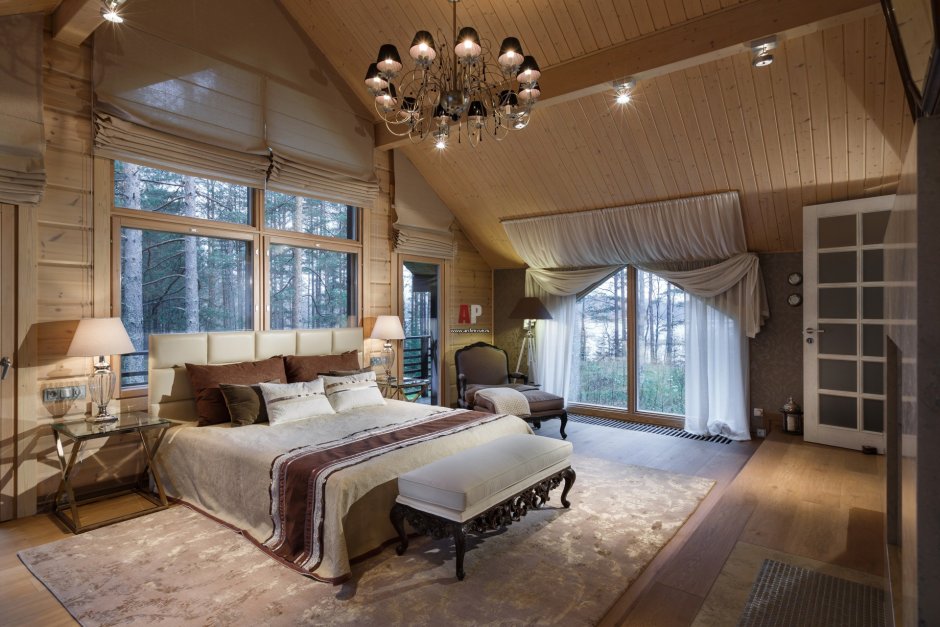 Спальня в классическом стиле с камином