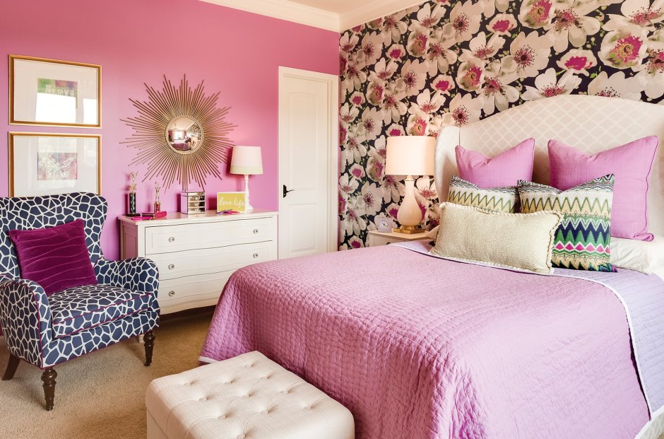 Спальня в пастельно розовых тонах