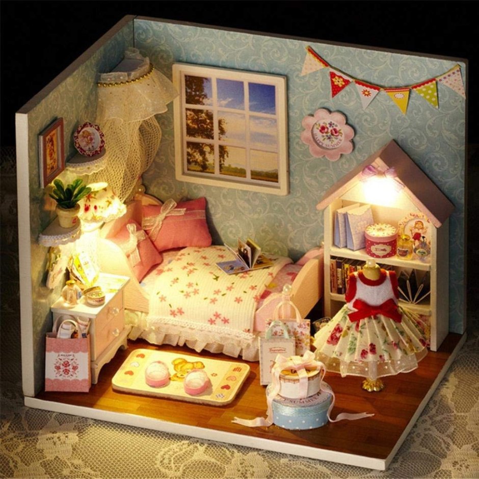 Миниатюрный домик для кукол