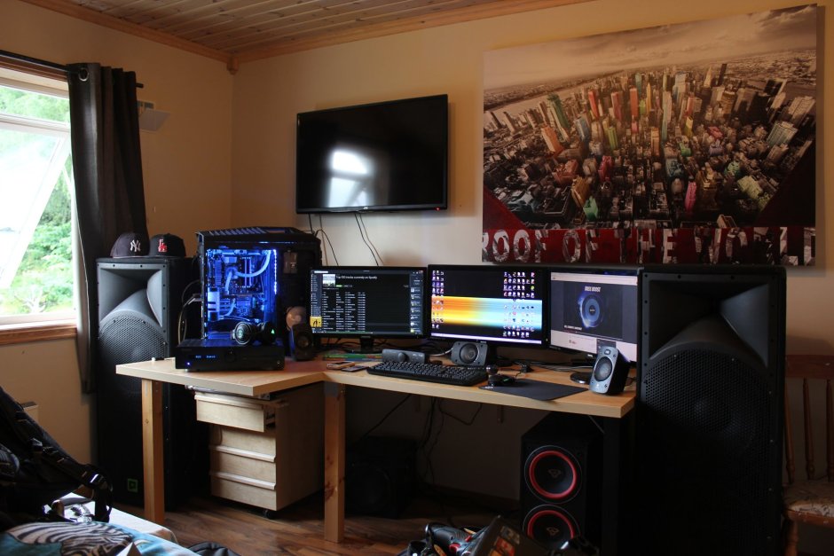 Комната геймера с кроватью