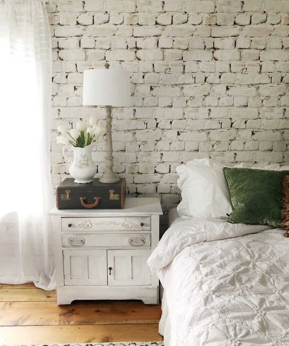 Спальня в скандинавском стиле с белым кирпичом