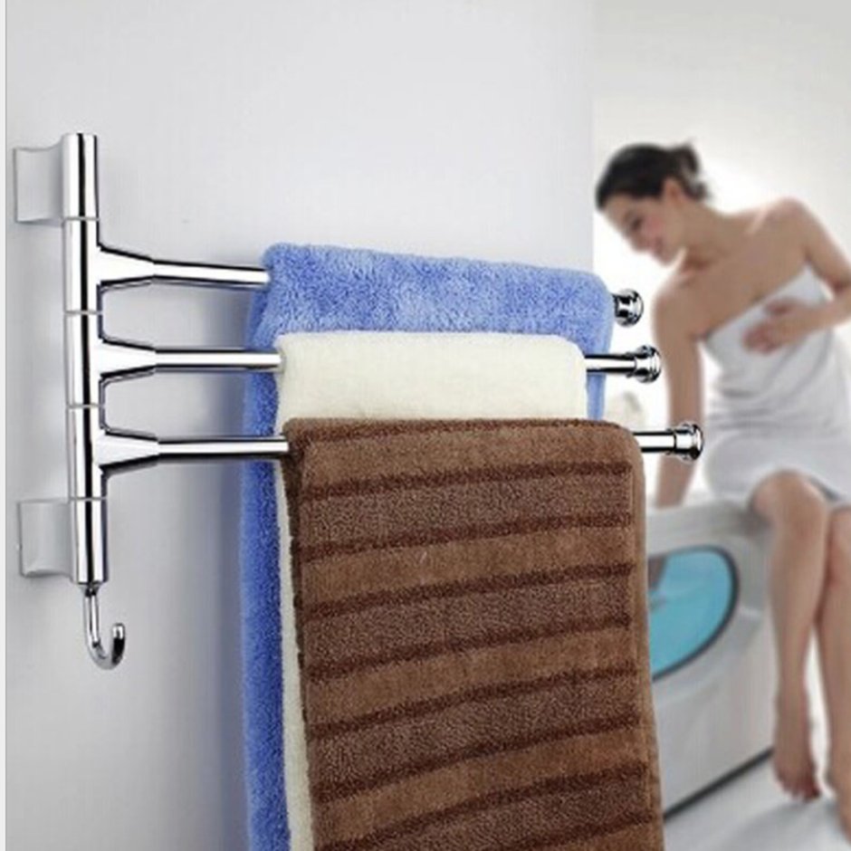 Полотенце висит в ванной