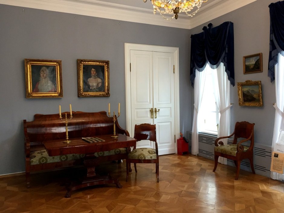 Малая гостиная в музее Лермонтова в Москве