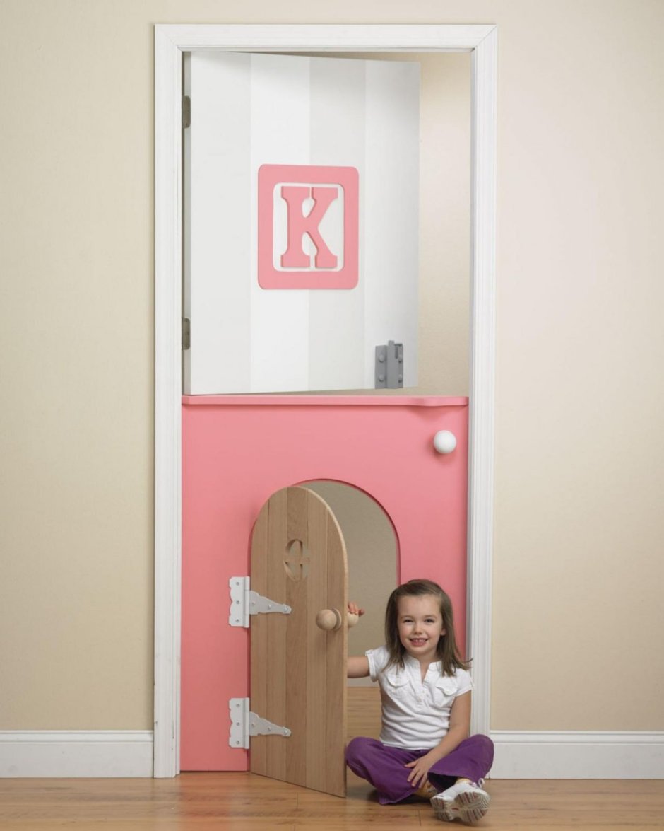 Необычные двери в детскую