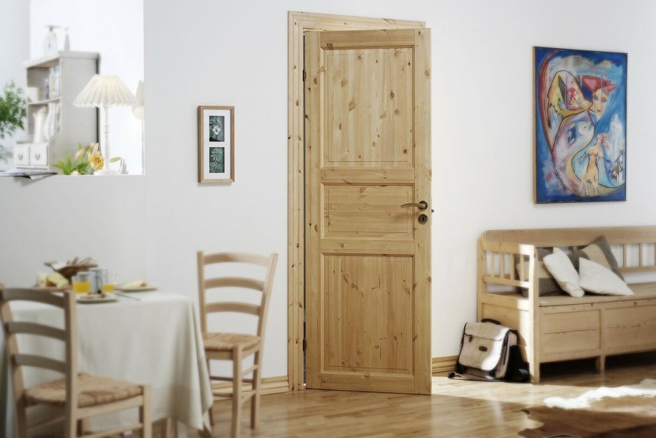Деревянные двери в скандинавском стиле