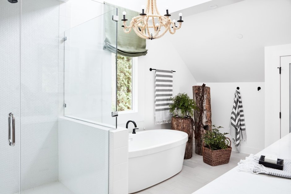 Уютная современная ванная комната интерьер