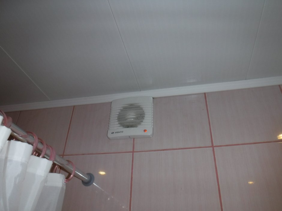 Вытяжной вентилятор в реечный потолок
