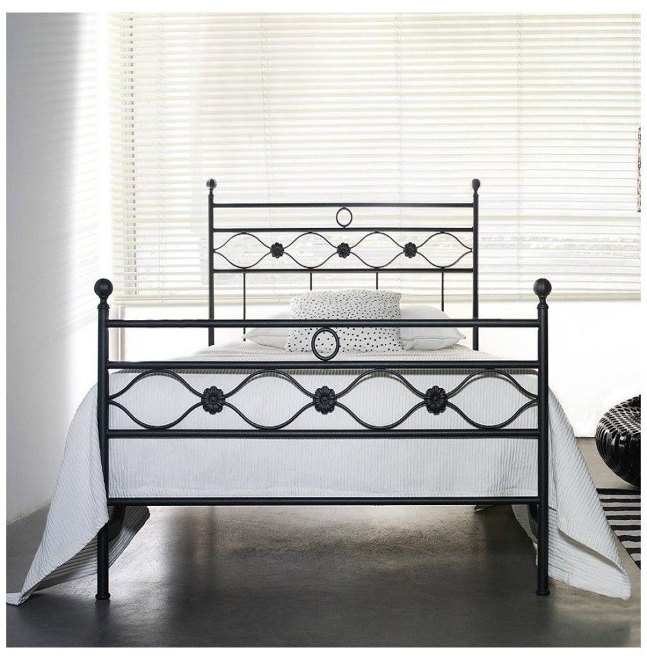 Железная кровать с балдахином