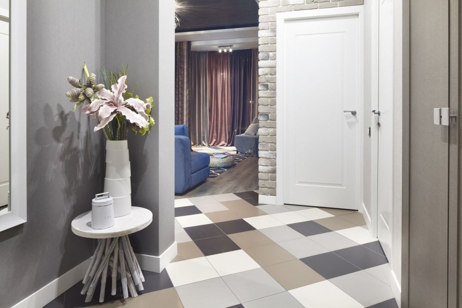 Квадратная прихожая