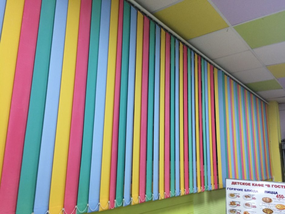 Вертикальные жалюзи разноцветные в детский сад