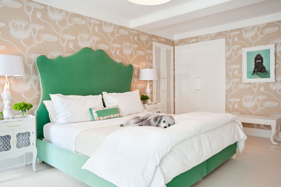 Спальня в пастельно зеленых тонах