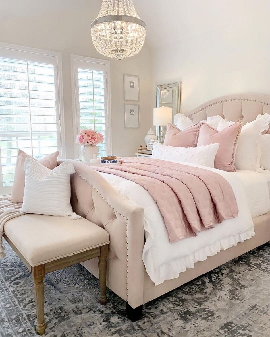 Спальня в бело розовых тонах