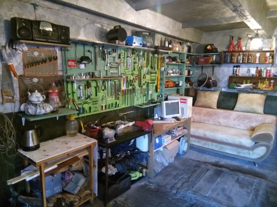 Комнатка в подвале гаража
