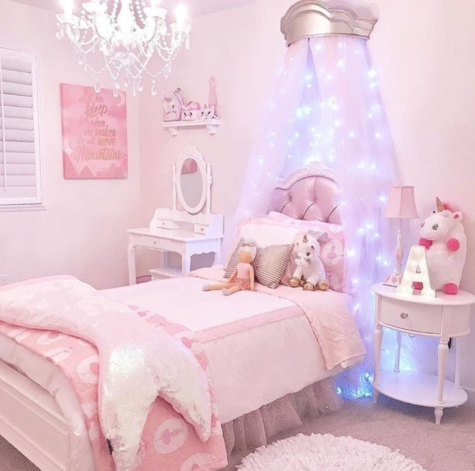 Розовая комната в классическом стиле
