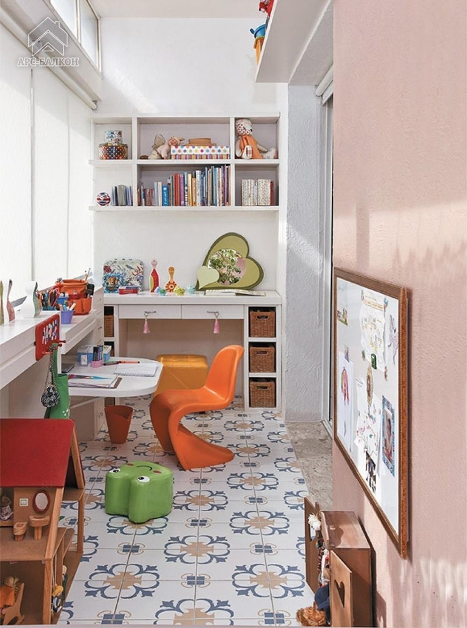 Детская комната для двоих детей с балконом