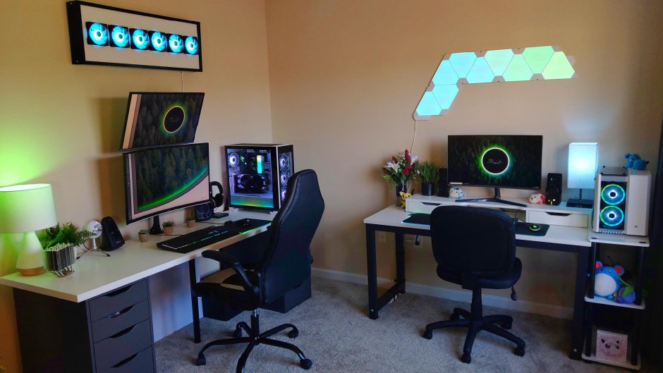 Игровое место с ноутбуком