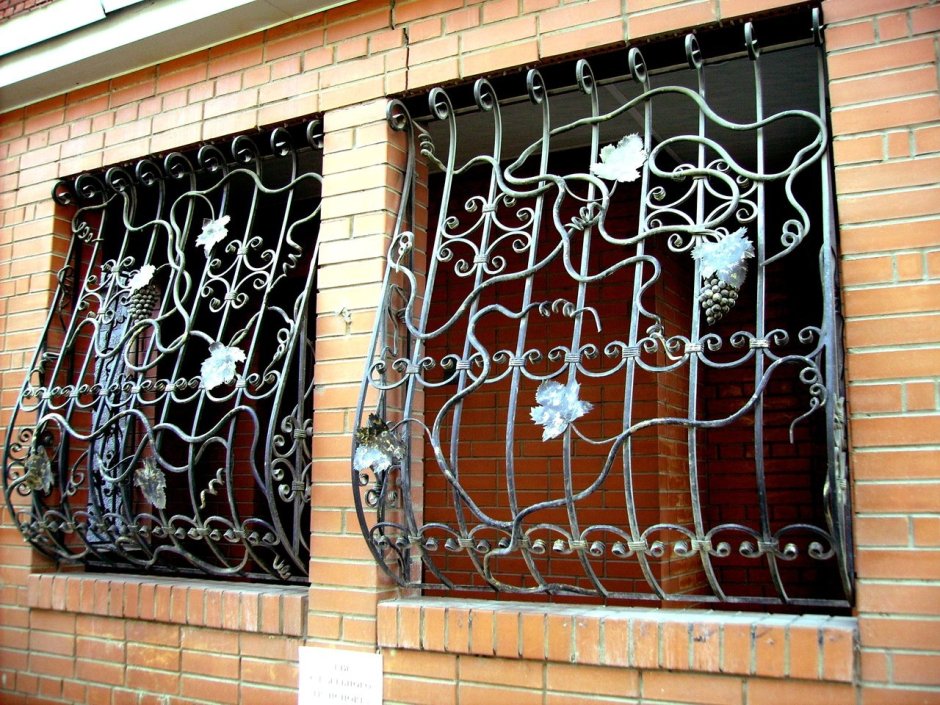 Решетки на окна ковка