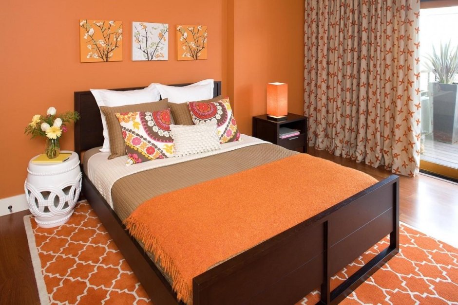 Интерьер комнаты в оранжевом цвете