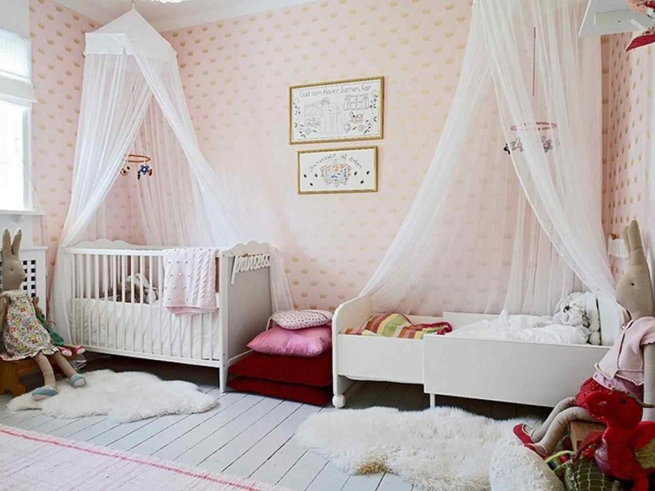 Кровать детская с настенным балдахином