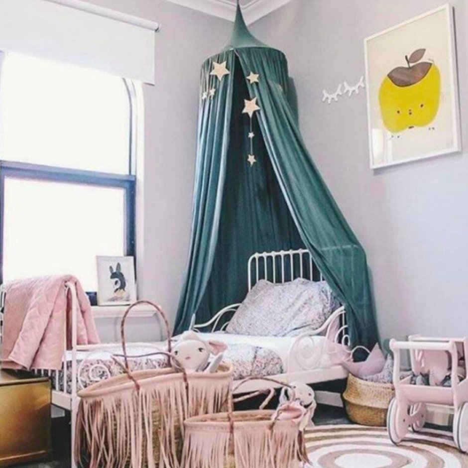 Кровать с балдахином для детской комнаты